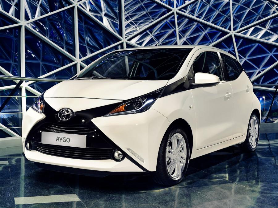  Toyota Aygo x-play 5-Door 2014 года  (фото 7 из 17)